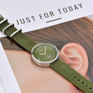 38MM Unisex Watch Easy to Read Waterproof Nylon Strap Watch - Image 7